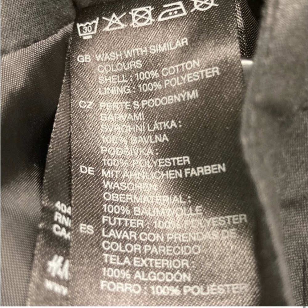 EUC H&M High Waisted dirndl skirt. Double Breasted w/self belt, Black.
Size 4 - Picture 13 of 16
